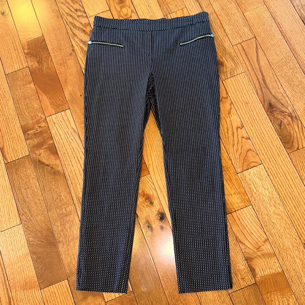 Capri pants, size medium.